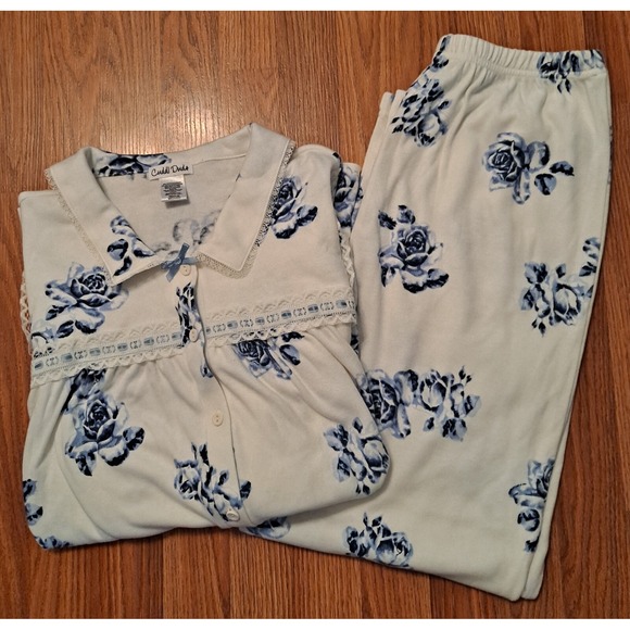 Cuddl Duds Medium Pajamas White With Blue Flowers - Picture 1 of 9